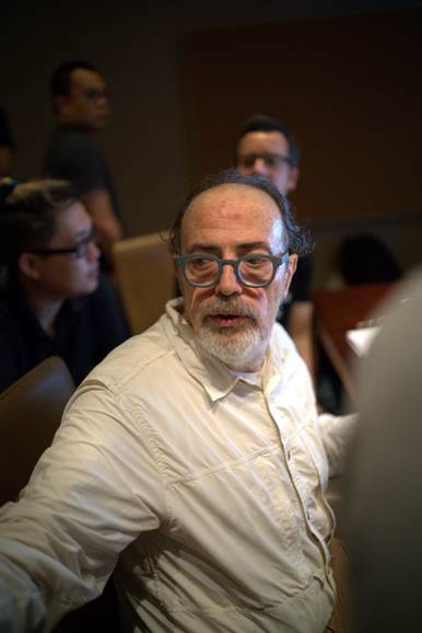 说明: C:Users马格南Downloads玛格南工作坊Bruce 在工作坊上课.JPG