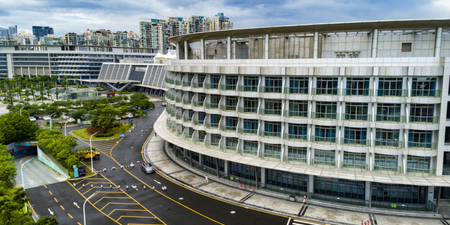 熊琰 《俯瞰香港大学深圳医院》
