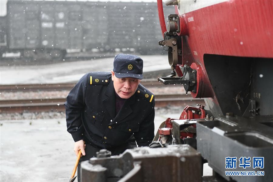 （图文互动·新时代　新春运）（3）84本火车司机手账中的“春运印记”