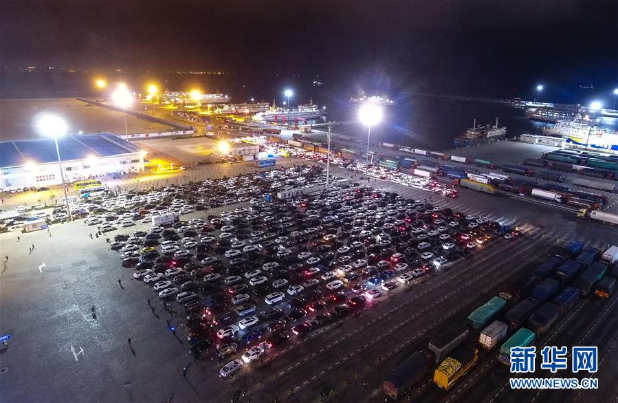 （社会）（1）海口三港通航 仍有大量辆汽车等待过海