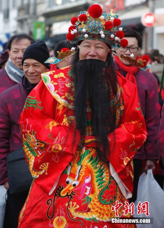 比利时华侨华人举行盛大春节巡游