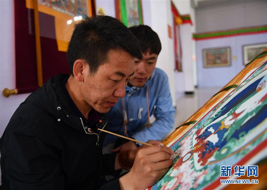 （XHDW）（1）勉萨画派当代代表性唐卡作品走进山南 