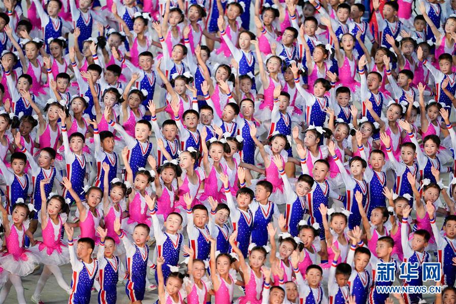 （国际）（5）朝鲜举行大型团体操“辉煌的祖国”
