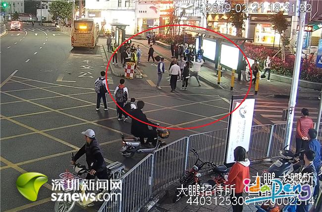 大胆醉汉殴打公交司机及警察，大鹏警方果断处置