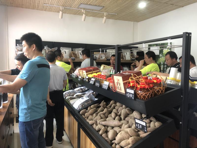 一站购买连平县高品质农优产品 南山区首个扶贫展销中心揭幕  