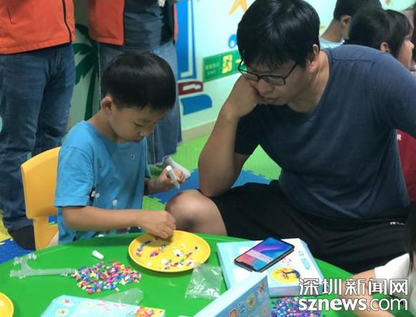 绘言知父 青少年手绘贝壳画寄意父爱