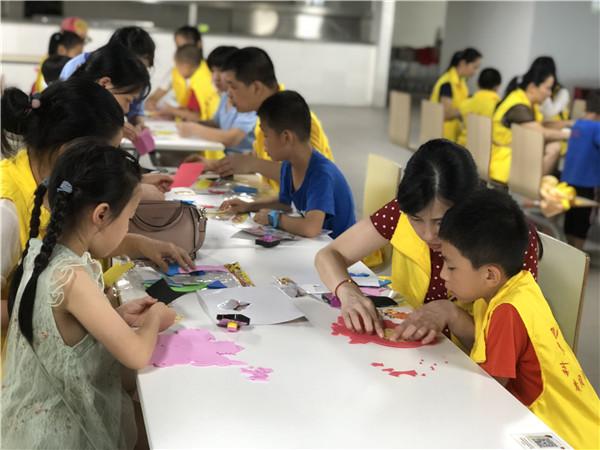 徜徉“时光之旅” 社区亲子走进钟表博物馆