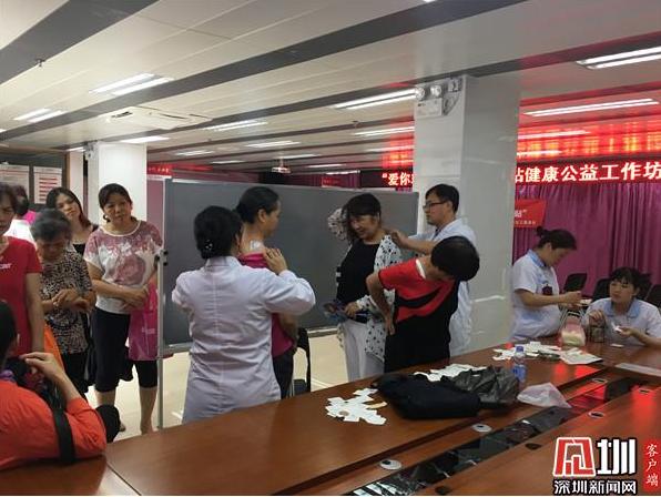 中医养生走进社区 学习三伏贴的正确应用方法