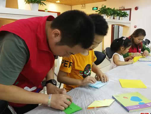 儿童青少年DIY小组开课 创意手工展示想象