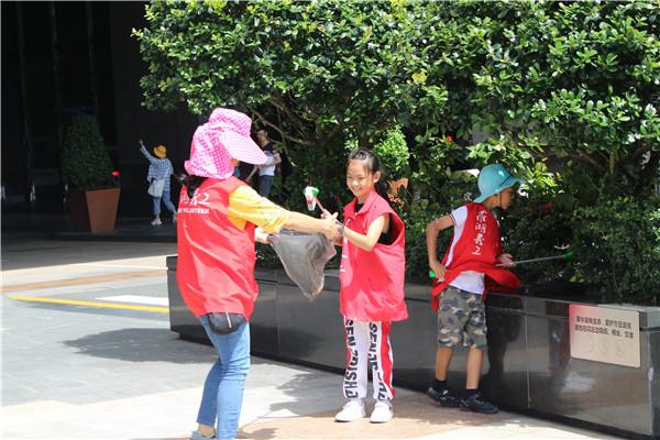 文明创建在社区遍地开花 中小学生展开“垃圾争夺战”