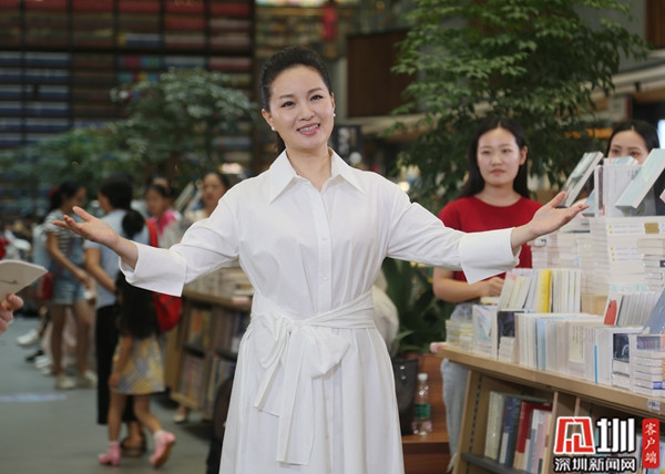 雷佳王宏伟领衔高歌 《我爱你中国》歌曲快闪