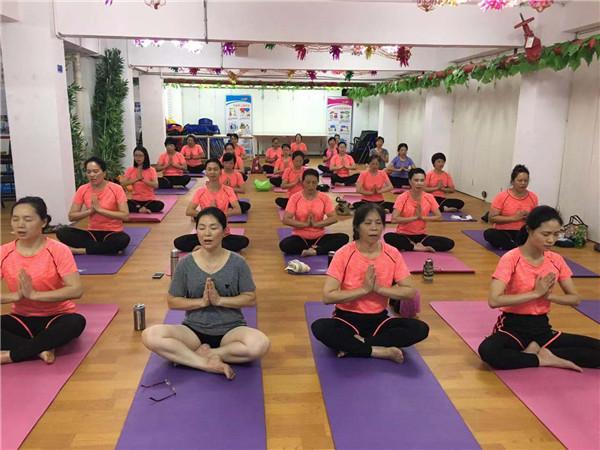 民生微实事 社区瑜伽班唤醒居民生命活力