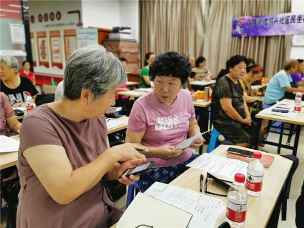 随迁老人融入计划启动 学习粤语迈开第一步