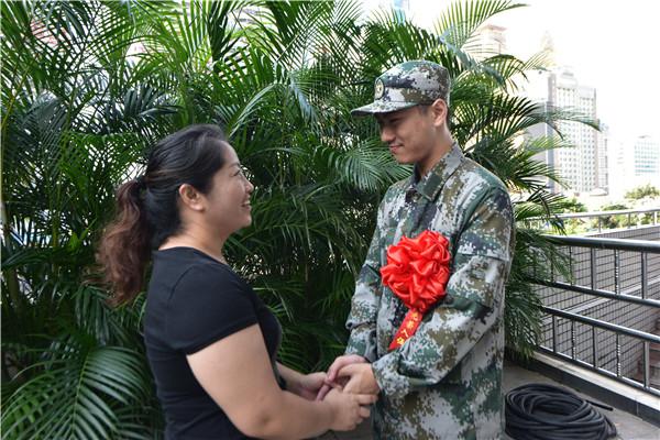 罗湖欢送158名新兵入伍 热血青年奔赴保家卫国征程