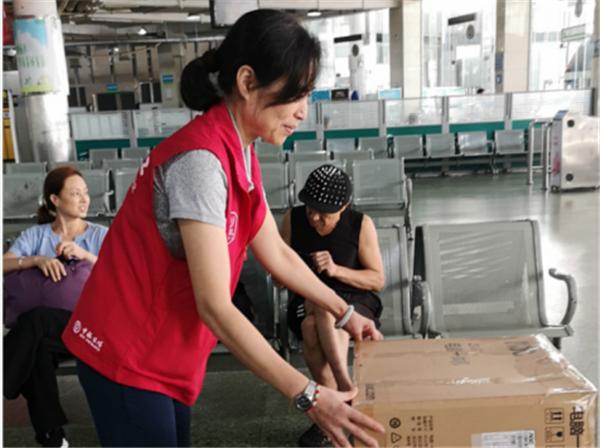 义工助力交通安全文明 倡导全民参与创文