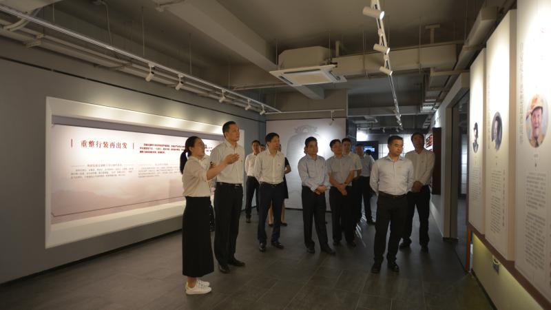 罗湖区领导到区纪委监委开展主题教育调研