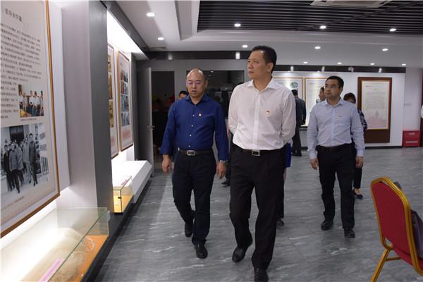 罗湖区领导到渔民村开展主题教育调研