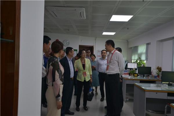 罗湖区领导到社区开展主题教育调研