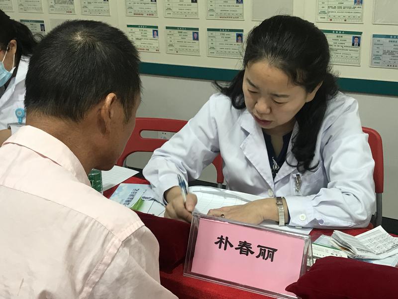 广中医深圳医院举行糖尿病日义诊活动