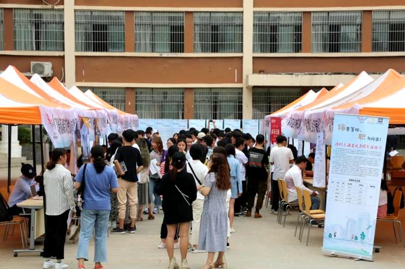 三地四校联合校招 深圳提供2000余个装饰行业工作岗位