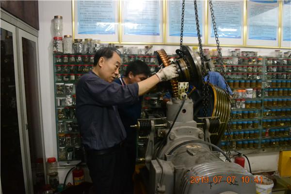 电梯卫士李进武：31年如一日 用辛勤和汗水书写不平凡的人生