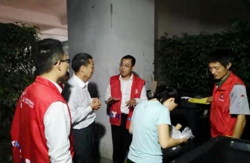 香蜜湖街道率先实现“集中分类投放+定时定点督导”100%