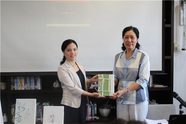 著名作家莲子做客深圳带来丰富精神养料 为读者揭秘特殊女性群体