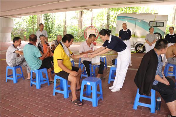 碰到“流浪汉”请叫“街友”！打造有温度的幸福街区