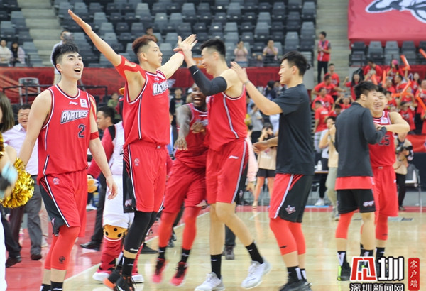 神剧情!1.7秒压哨绝杀 CBA深圳104:102胜新疆