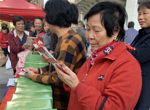罗湖卫健开展国家宪法日宣传 让宪法精神活起来