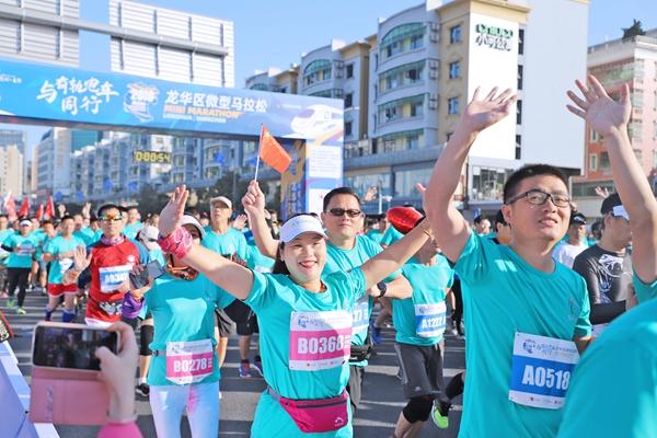 2019年龙华区“与有轨电车同行”微型马拉松开跑