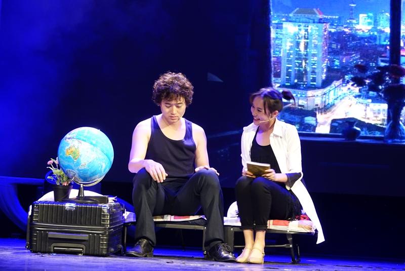 30余次掌声送给它——《亲个蛋蛋的红黄蓝》热辣上演