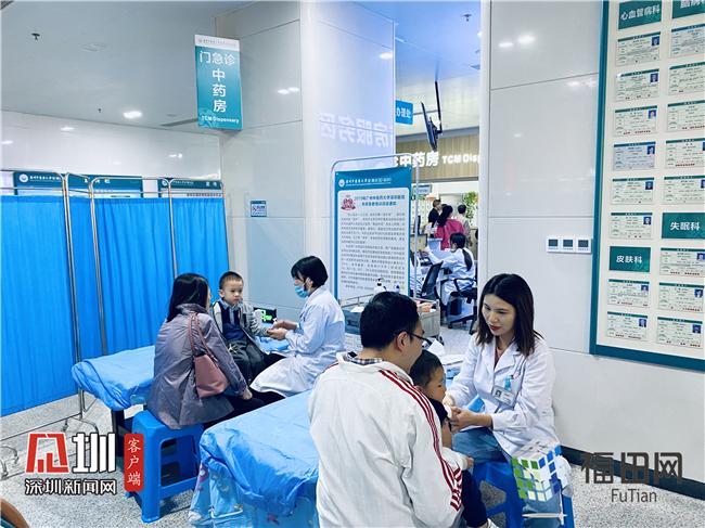 广中医深圳医院开展“守护健康 与爱同行”义诊活动