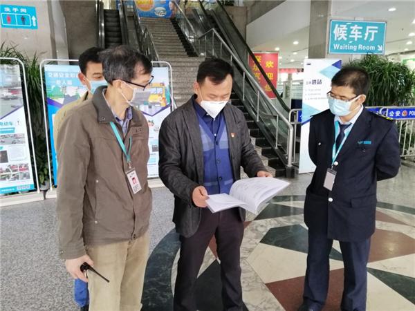 与基层干部一起干、一起拼 为基层防控提供“硬核”支援