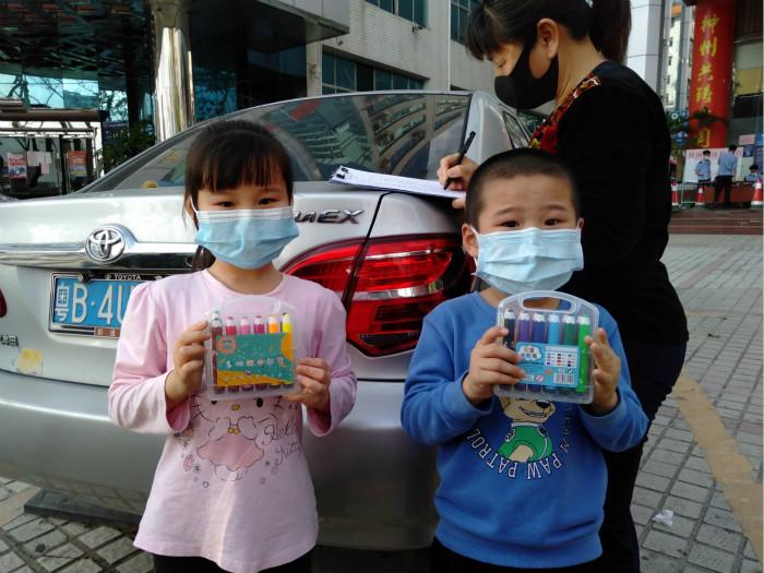 27幅手绘满载爱心 献给抗疫一线的战士们