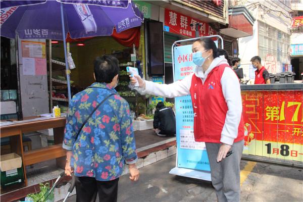  志愿者风采|五星级义工夫妻 助力社区把好“防疫门”