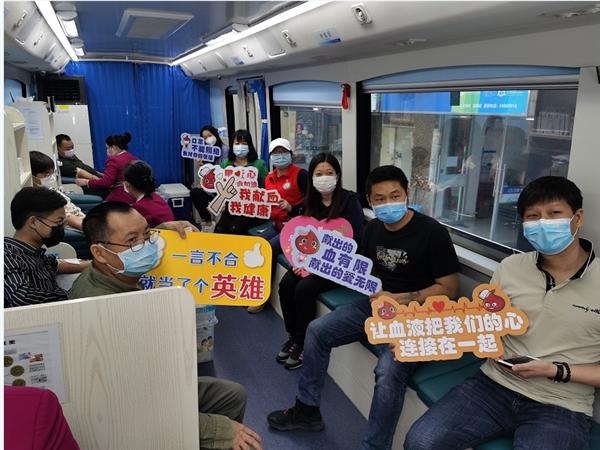 一场特别的党日活动同心抗疫 党员义务献血为爱护航