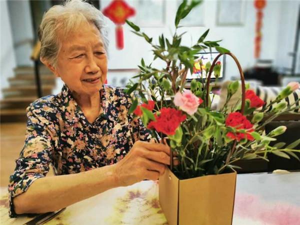 捧一束充满爱意的康乃馨 社区线上云插花庆母亲节