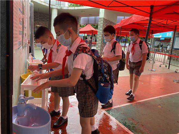 罗湖近13万中小学生已全部返校 萌娃： “记得同桌但不记得科任老师了”