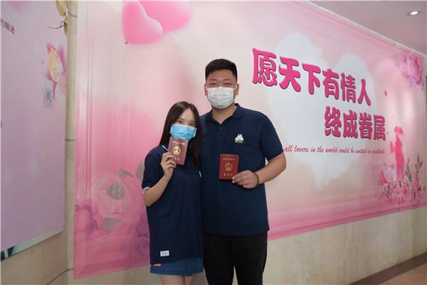 “被他带来民政局领证就是最浪漫的礼物”520罗湖164对新人领证