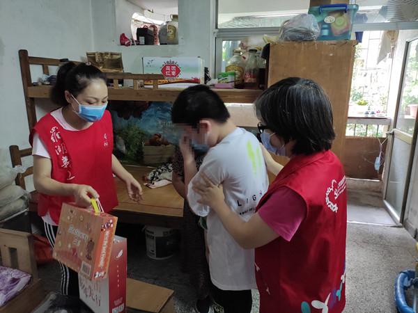 六一慰问送温暖 关爱儿童助成长