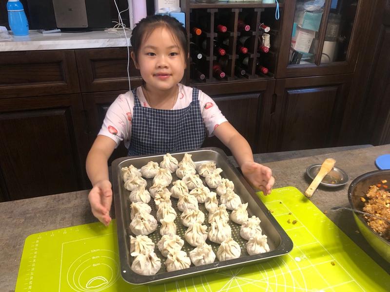 烤鸡翅、披萨、包子......萌娃在线大秀厨艺庆“六一”