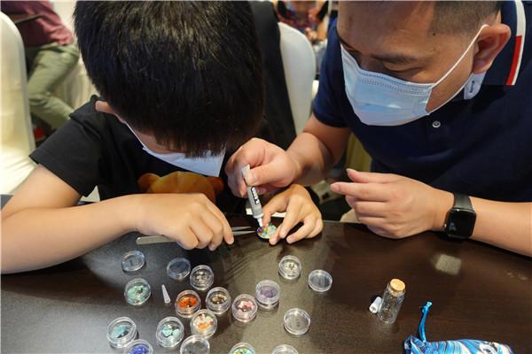 为“超人爸爸”做一枚宝石勋章 罗湖这群萌娃这样庆祝父亲节