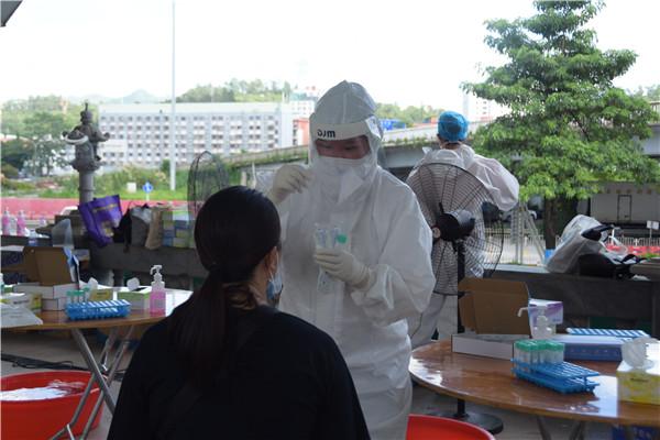 汗水湿透衣背！致敬酷暑硬核战“疫”的罗湖白衣天使