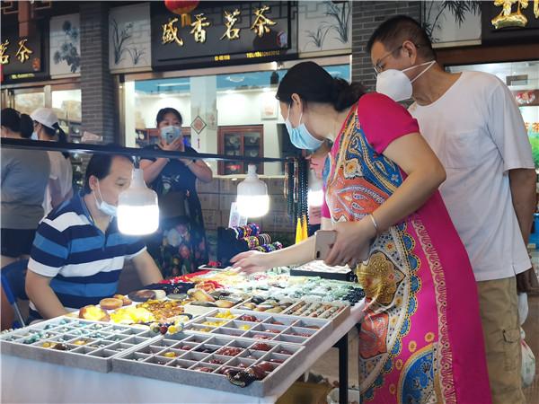 深圳古玩城翡翠珠宝灯光夜市开市 邀市民在集市上淘“宝”啦！