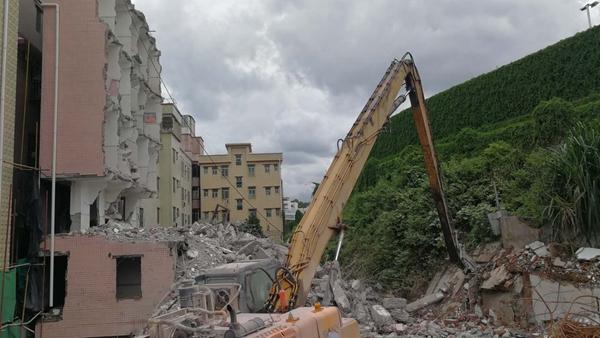 宝安开展第23次集中拆违行动 十街道拆违8300平方米