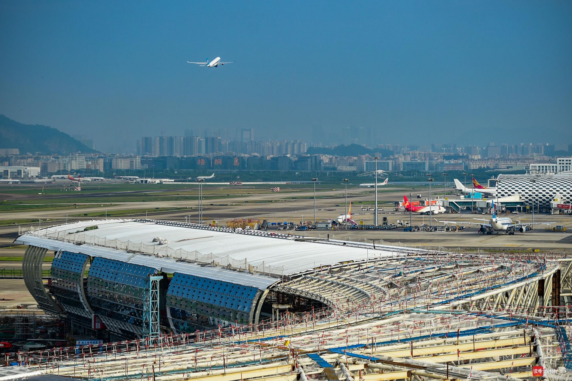 深圳机场的设计很有艺术感，多年来地位一直很稳固！作为深航的主场