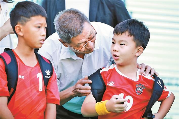 中国体彩2020深圳市青少年足球精英联赛结束 强强对话诞生“希望之星”