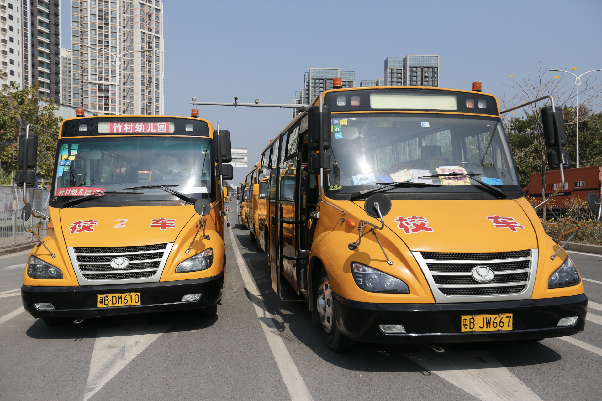 确保每辆校车都“健康”！深圳交警对全市校车进行安全“大体检”