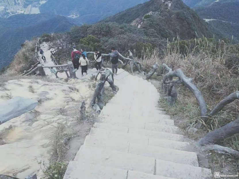梧桐山好汉坡登山道护栏损坏 景区回应：预计今年上半年完成修护